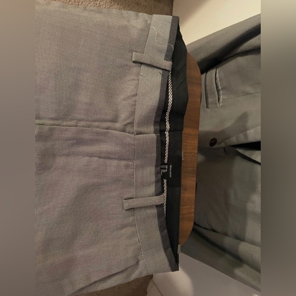 H&M regular fit 2 piece suit
Mens
2 button jacket 38R
Pants 32R - Picture 7 of 7